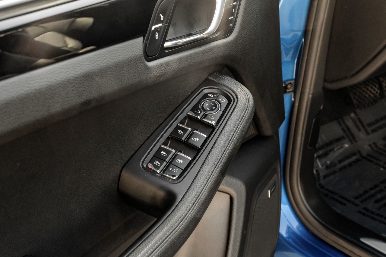 Porsche Macan Vehicle Main Gallery Image 42