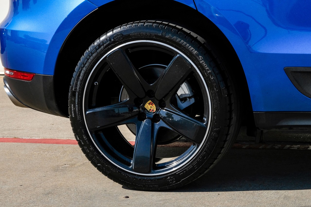 Porsche Macan Vehicle Main Gallery Image 47