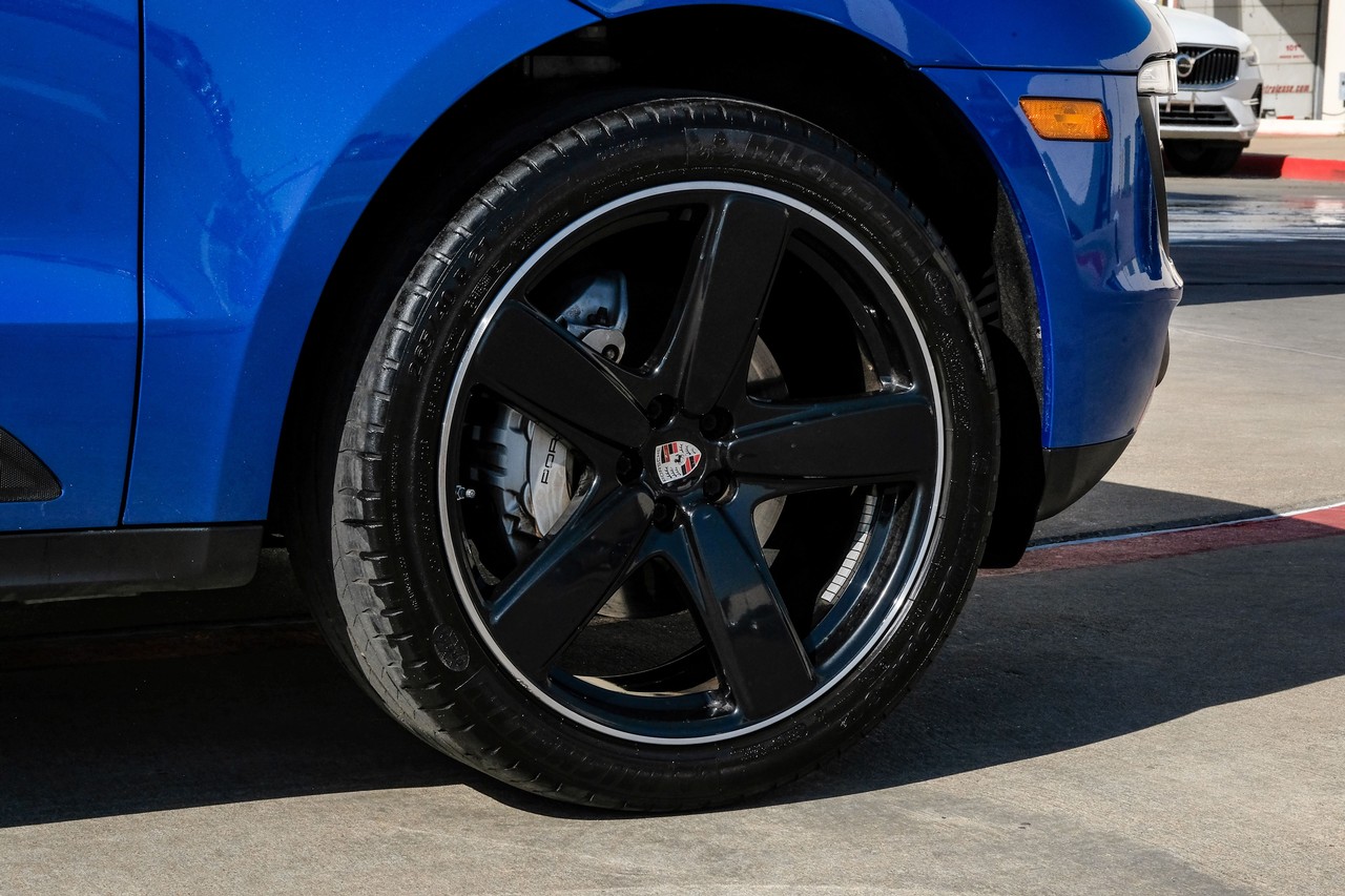 Porsche Macan Vehicle Main Gallery Image 48