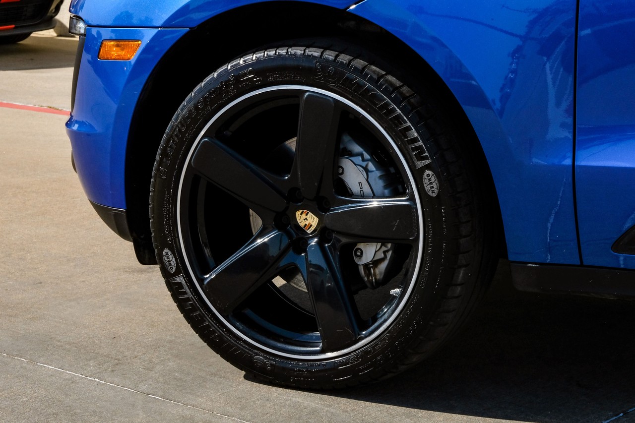 Porsche Macan Vehicle Main Gallery Image 49