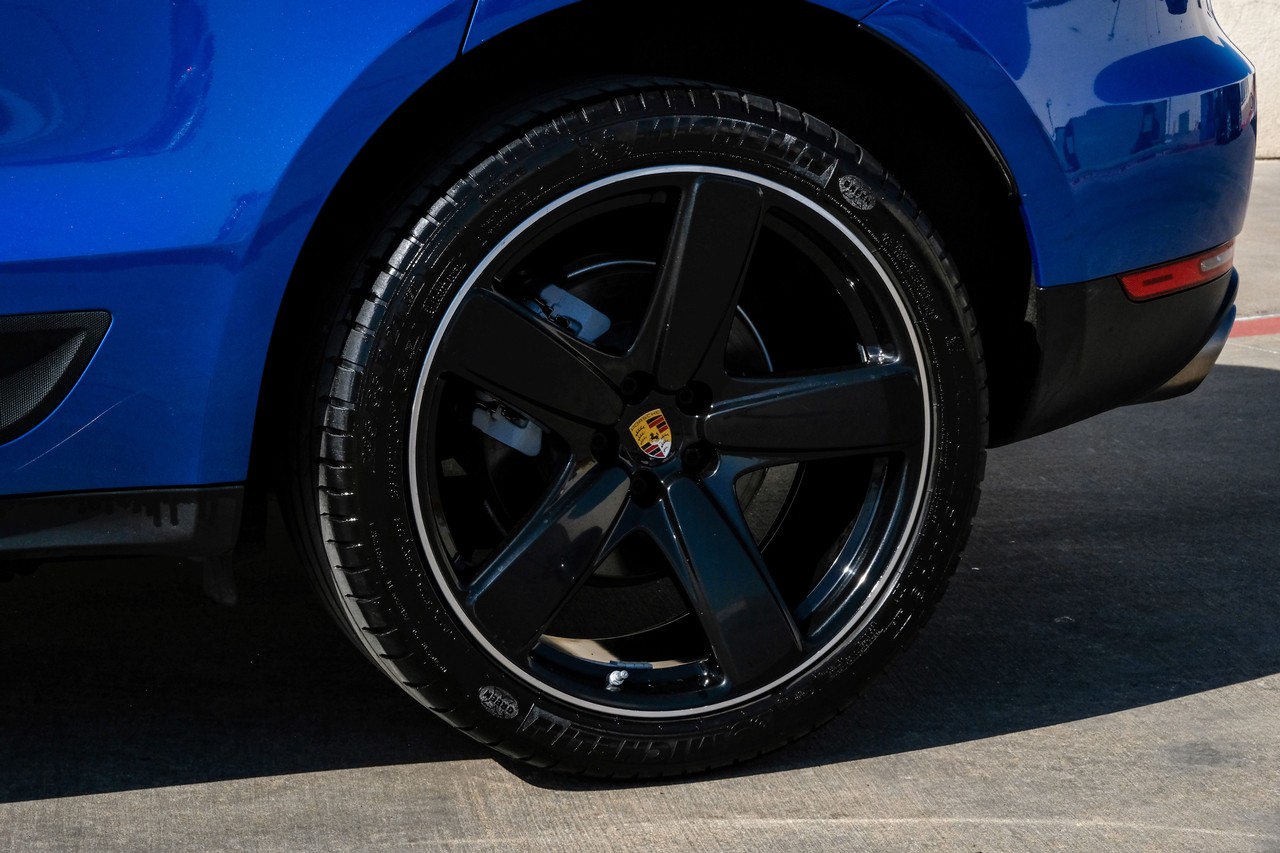 Porsche Macan Vehicle Main Gallery Image 50