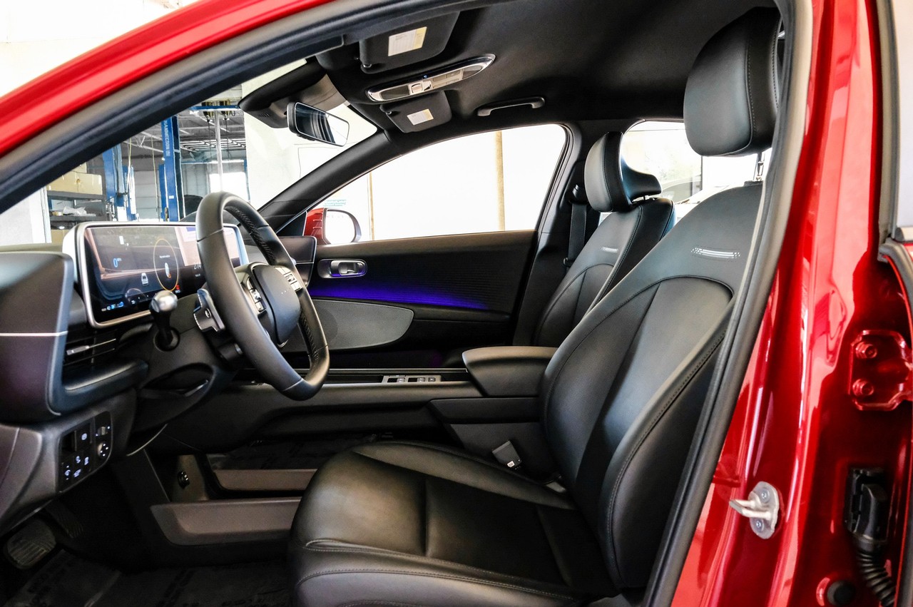 Hyundai IONIQ 6 Vehicle Main Gallery Image 04