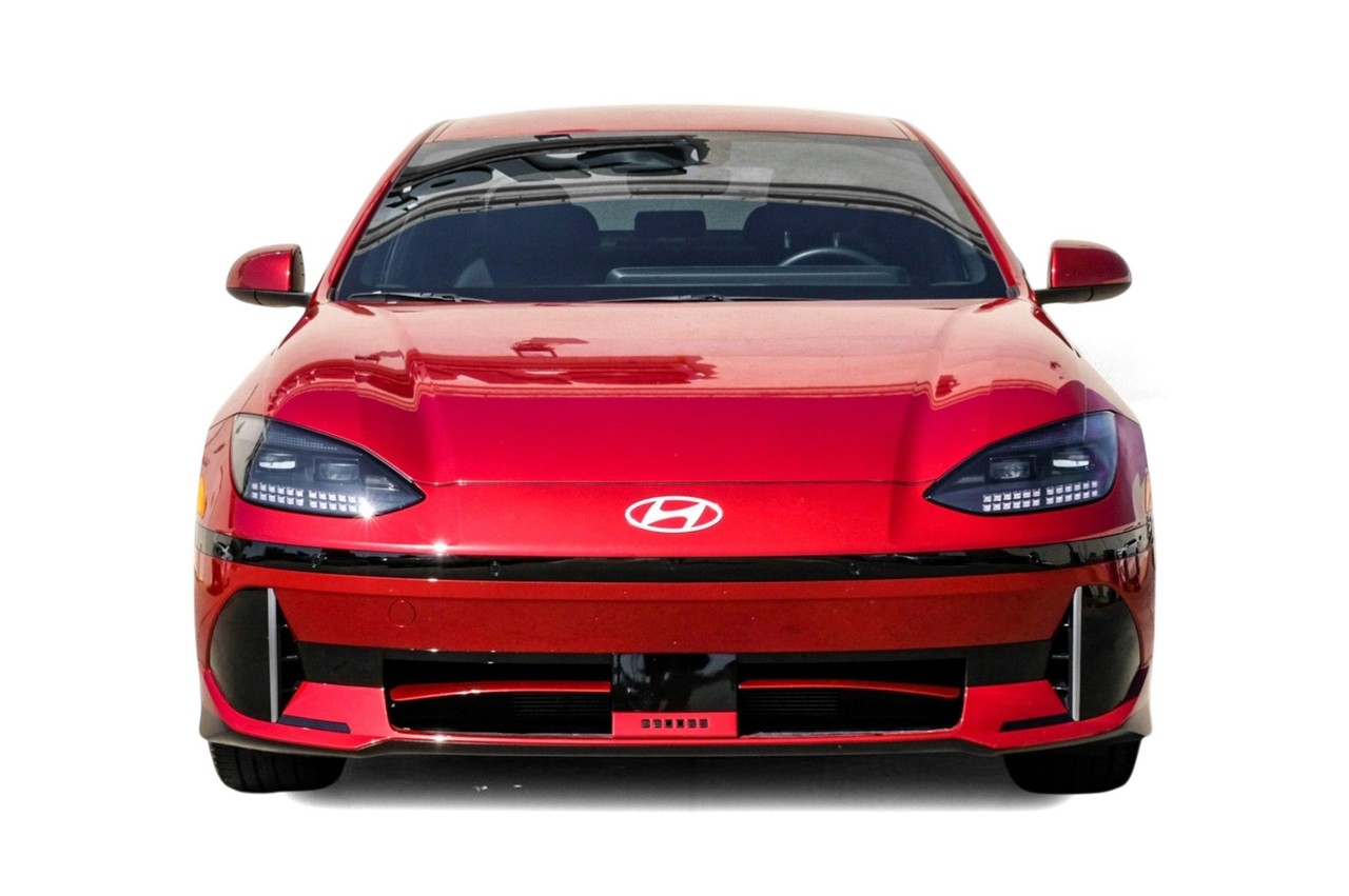 Hyundai IONIQ 6 Vehicle Main Gallery Image 05