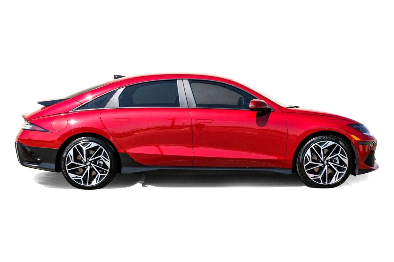 Hyundai IONIQ 6 Vehicle Main Gallery Image 07