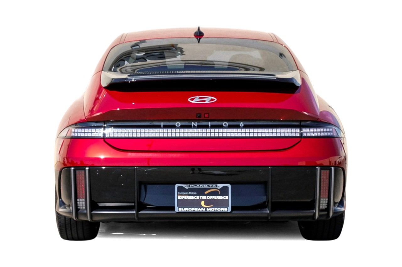 Hyundai IONIQ 6 Vehicle Main Gallery Image 09