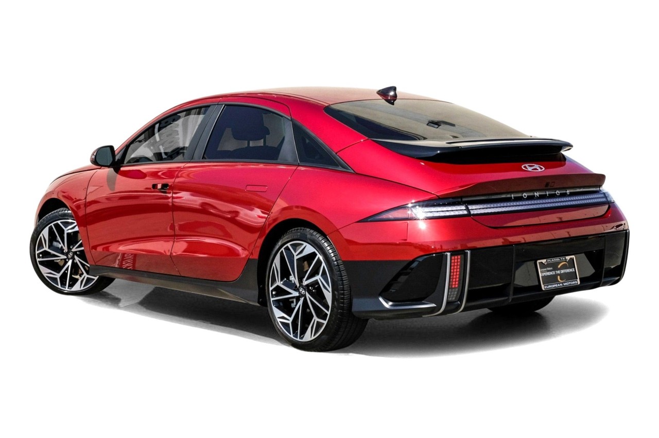 Hyundai IONIQ 6 Vehicle Main Gallery Image 10