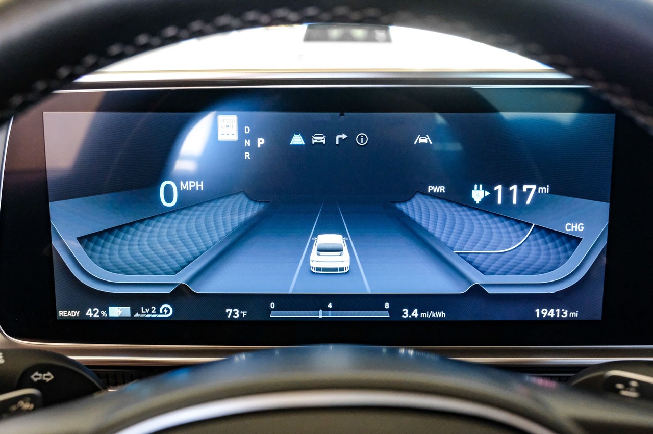 Hyundai IONIQ 6 Vehicle Main Gallery Image 17