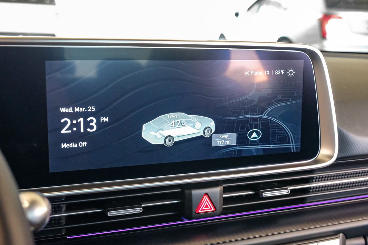 Hyundai IONIQ 6 Vehicle Main Gallery Image 24