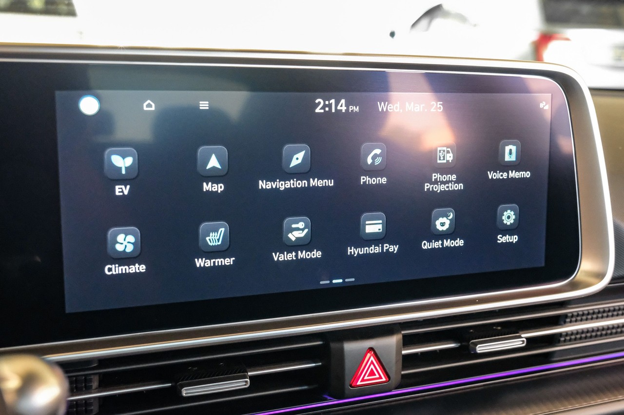 Hyundai IONIQ 6 Vehicle Main Gallery Image 25