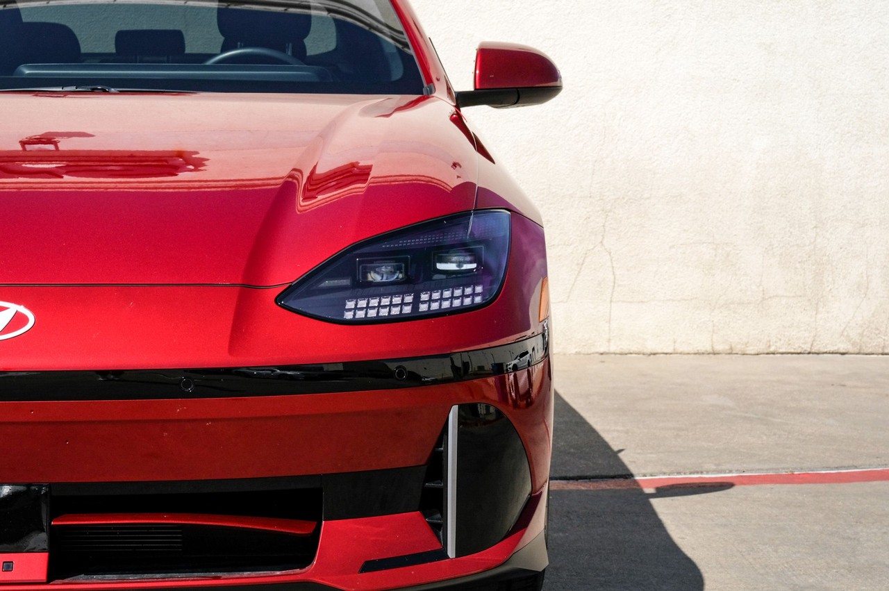 Hyundai IONIQ 6 Vehicle Main Gallery Image 38