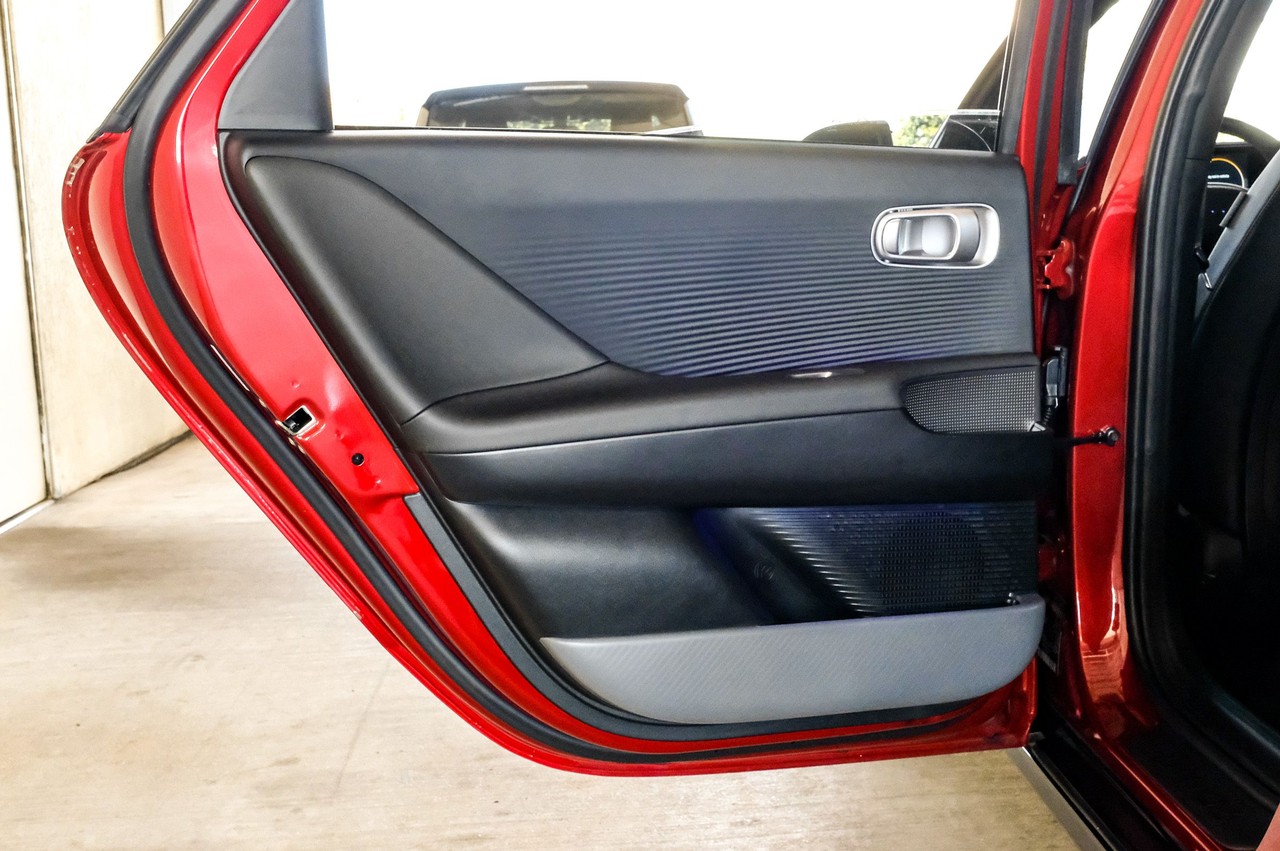 Hyundai IONIQ 6 Vehicle Main Gallery Image 41