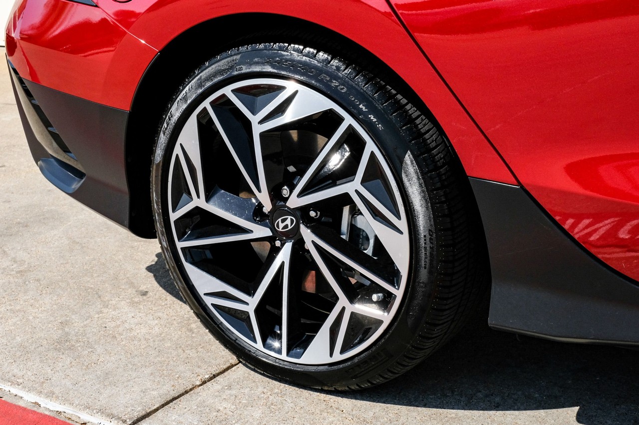 Hyundai IONIQ 6 Vehicle Main Gallery Image 46