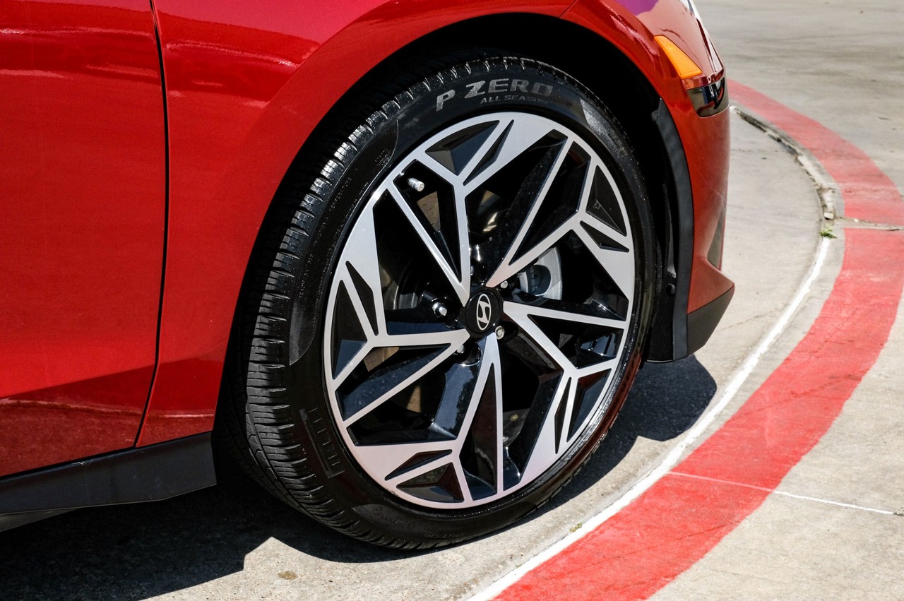 Hyundai IONIQ 6 Vehicle Main Gallery Image 47