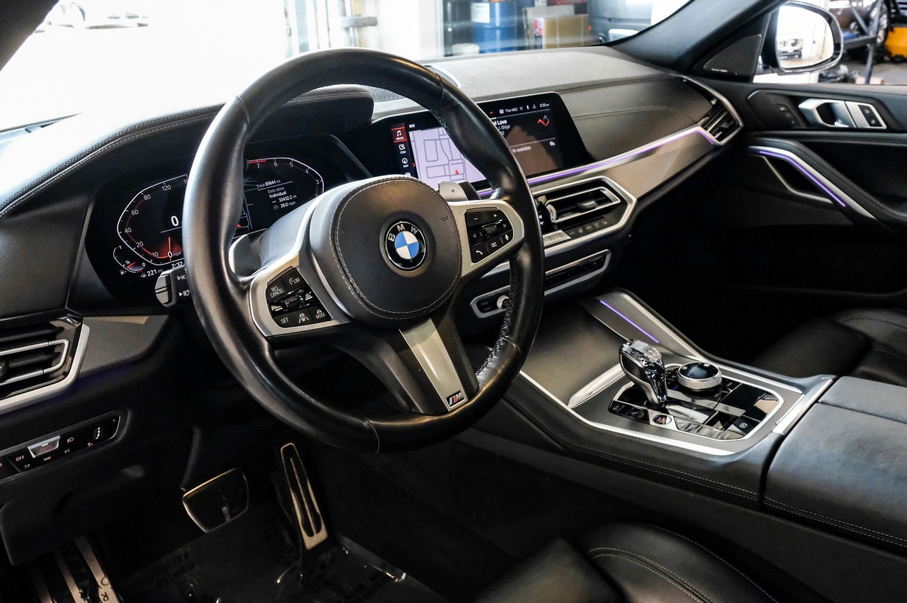 BMW X6 Vehicle Main Gallery Image 03