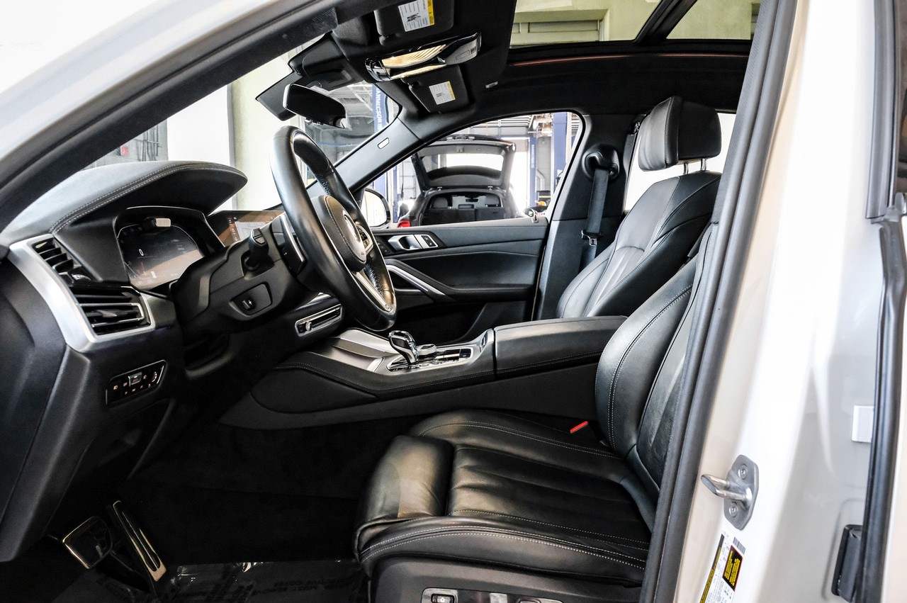 BMW X6 Vehicle Main Gallery Image 04