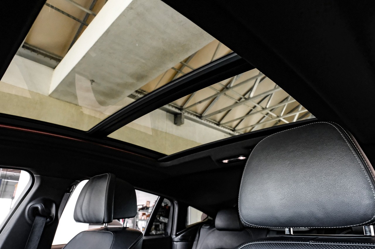 BMW X6 Vehicle Main Gallery Image 05