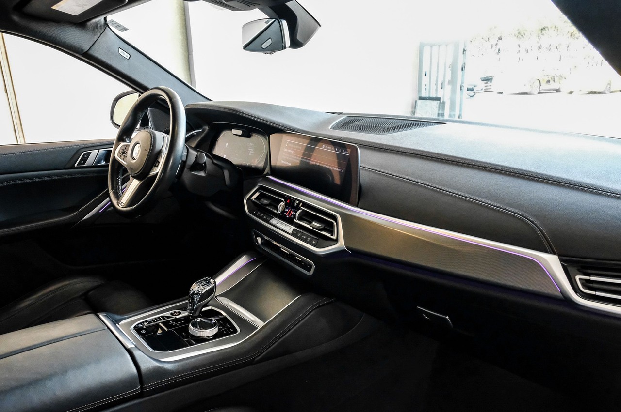 BMW X6 Vehicle Main Gallery Image 13