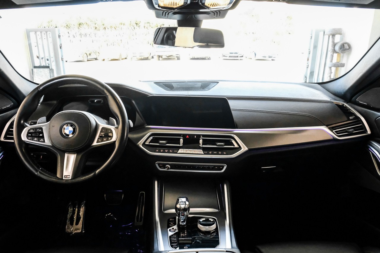 BMW X6 Vehicle Main Gallery Image 15