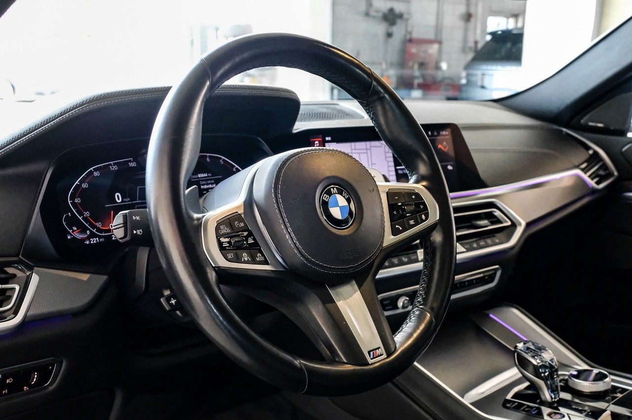 BMW X6 Vehicle Main Gallery Image 16