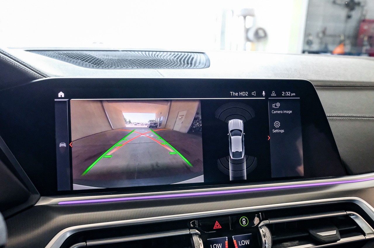 BMW X6 Vehicle Main Gallery Image 21