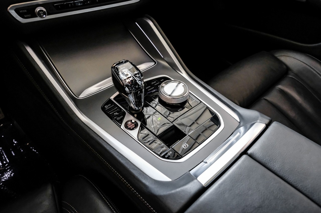 BMW X6 Vehicle Main Gallery Image 22