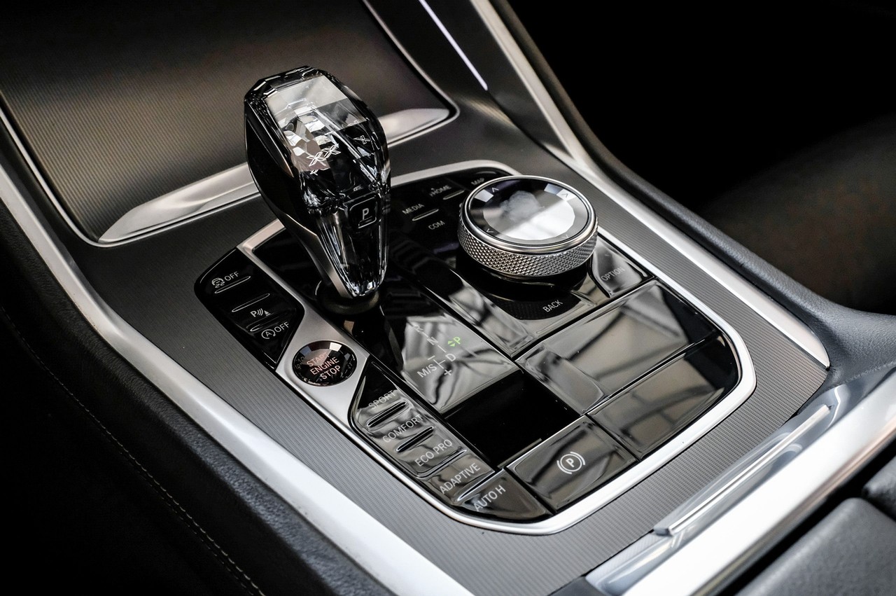 BMW X6 Vehicle Main Gallery Image 23