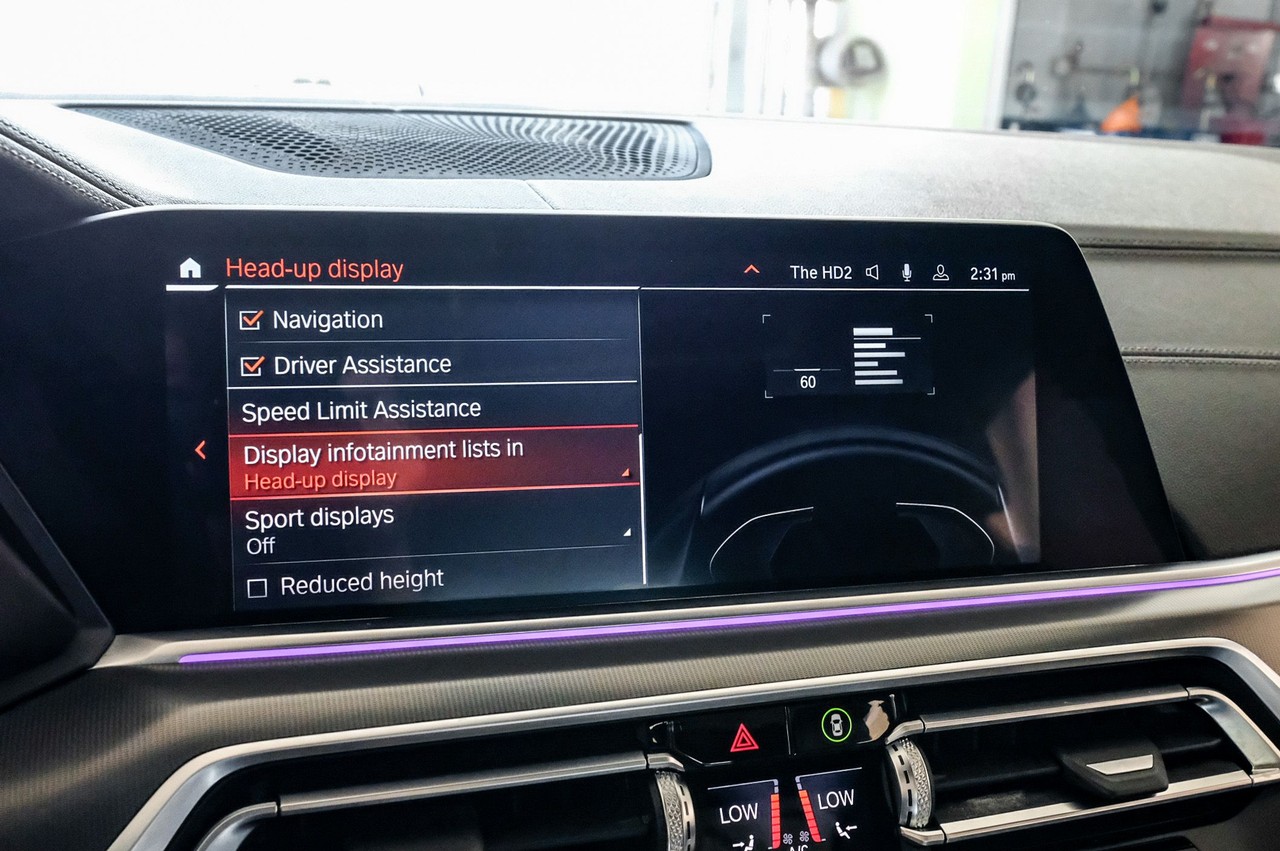 BMW X6 Vehicle Main Gallery Image 25