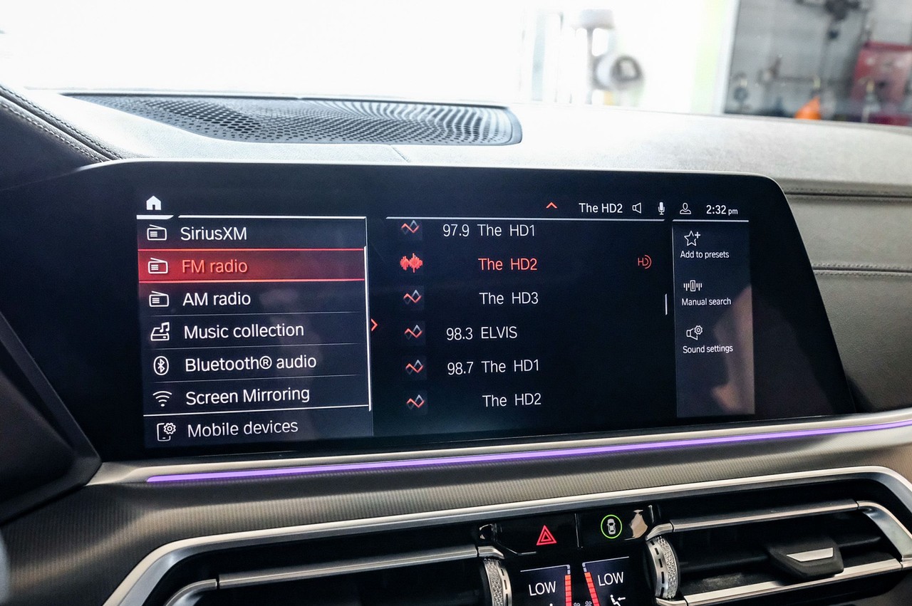 BMW X6 Vehicle Main Gallery Image 30