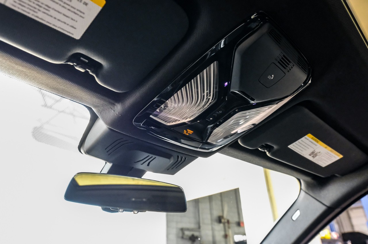 BMW X6 Vehicle Main Gallery Image 31