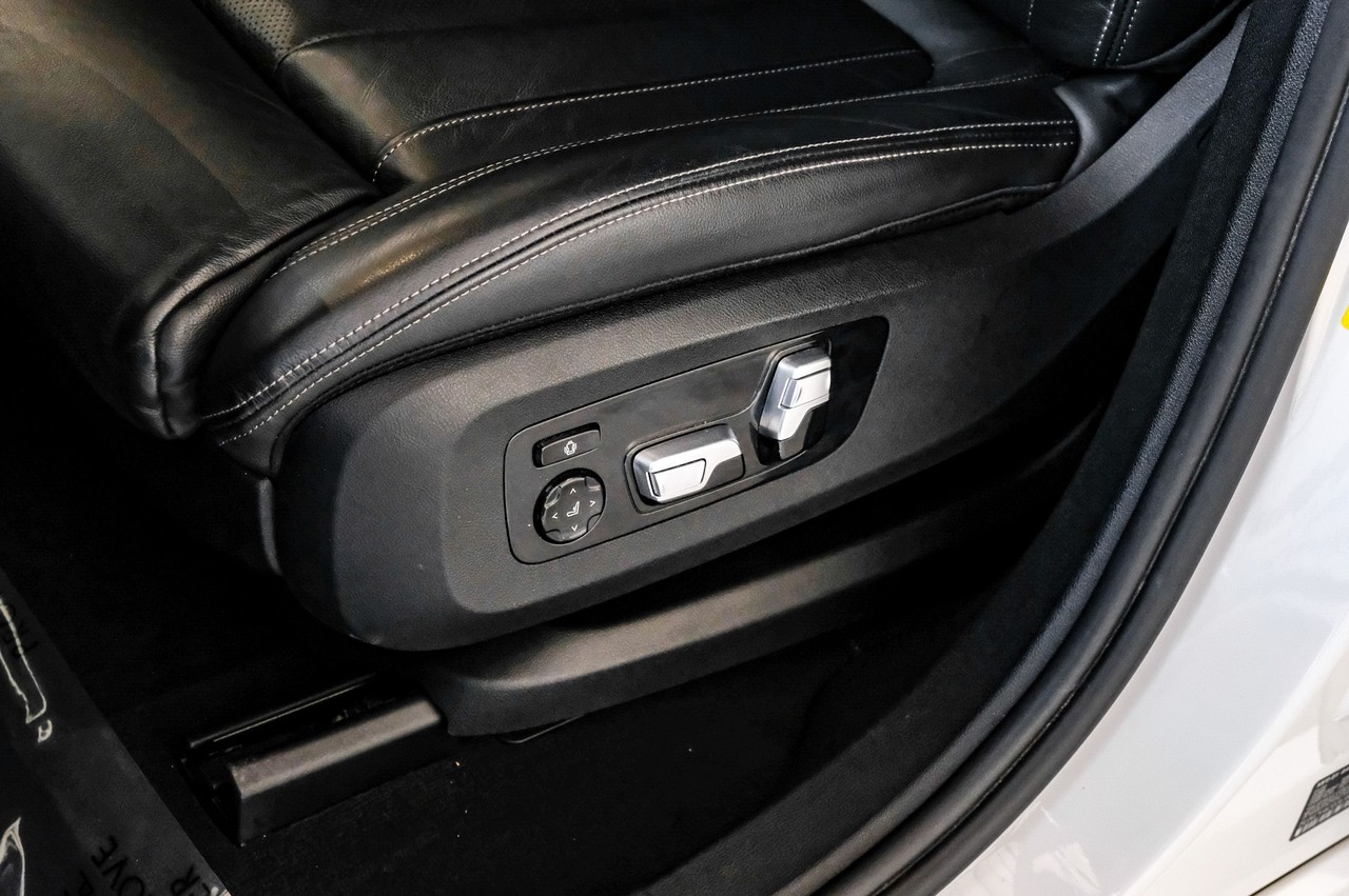 BMW X6 Vehicle Main Gallery Image 33