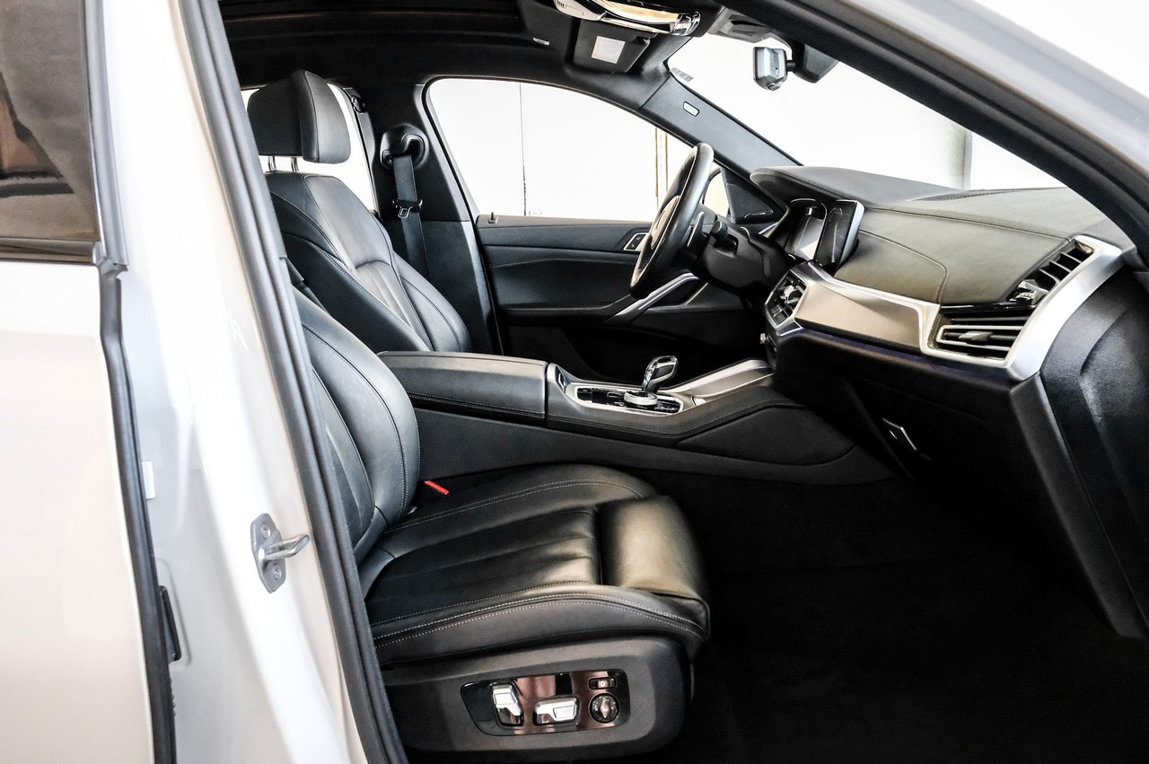 BMW X6 Vehicle Main Gallery Image 34