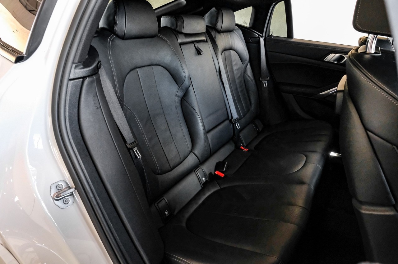 BMW X6 Vehicle Main Gallery Image 36
