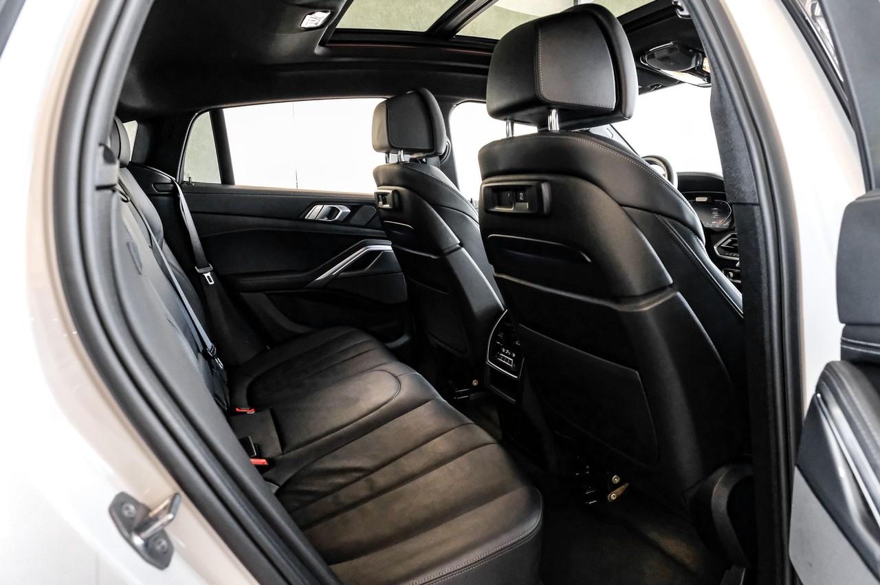 BMW X6 Vehicle Main Gallery Image 37
