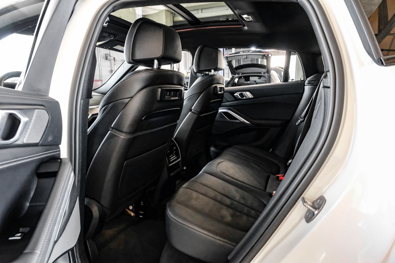 BMW X6 Vehicle Main Gallery Image 40