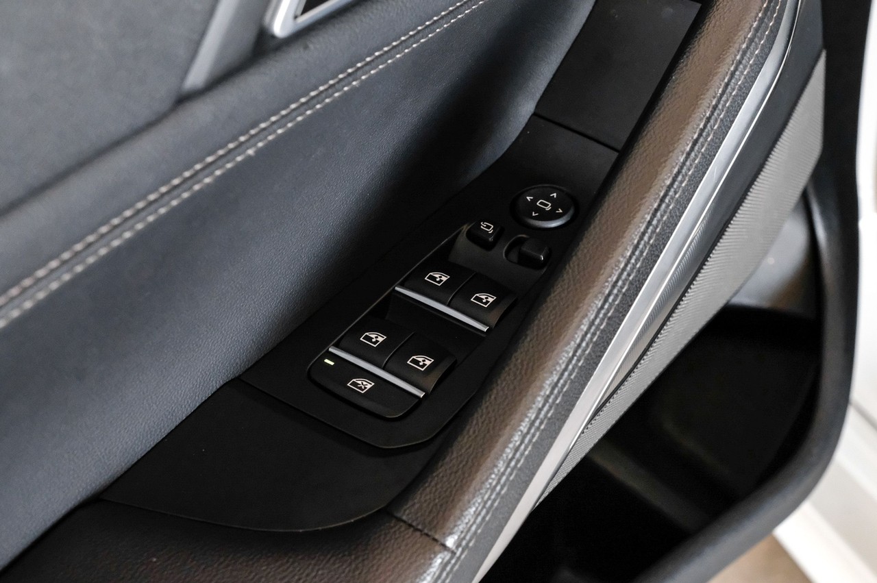 BMW X6 Vehicle Main Gallery Image 43