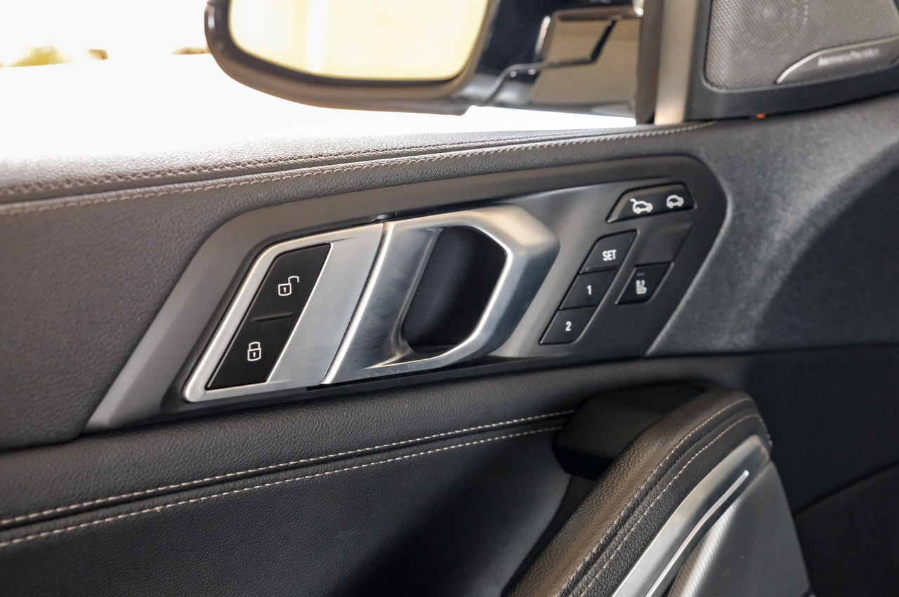 BMW X6 Vehicle Main Gallery Image 44