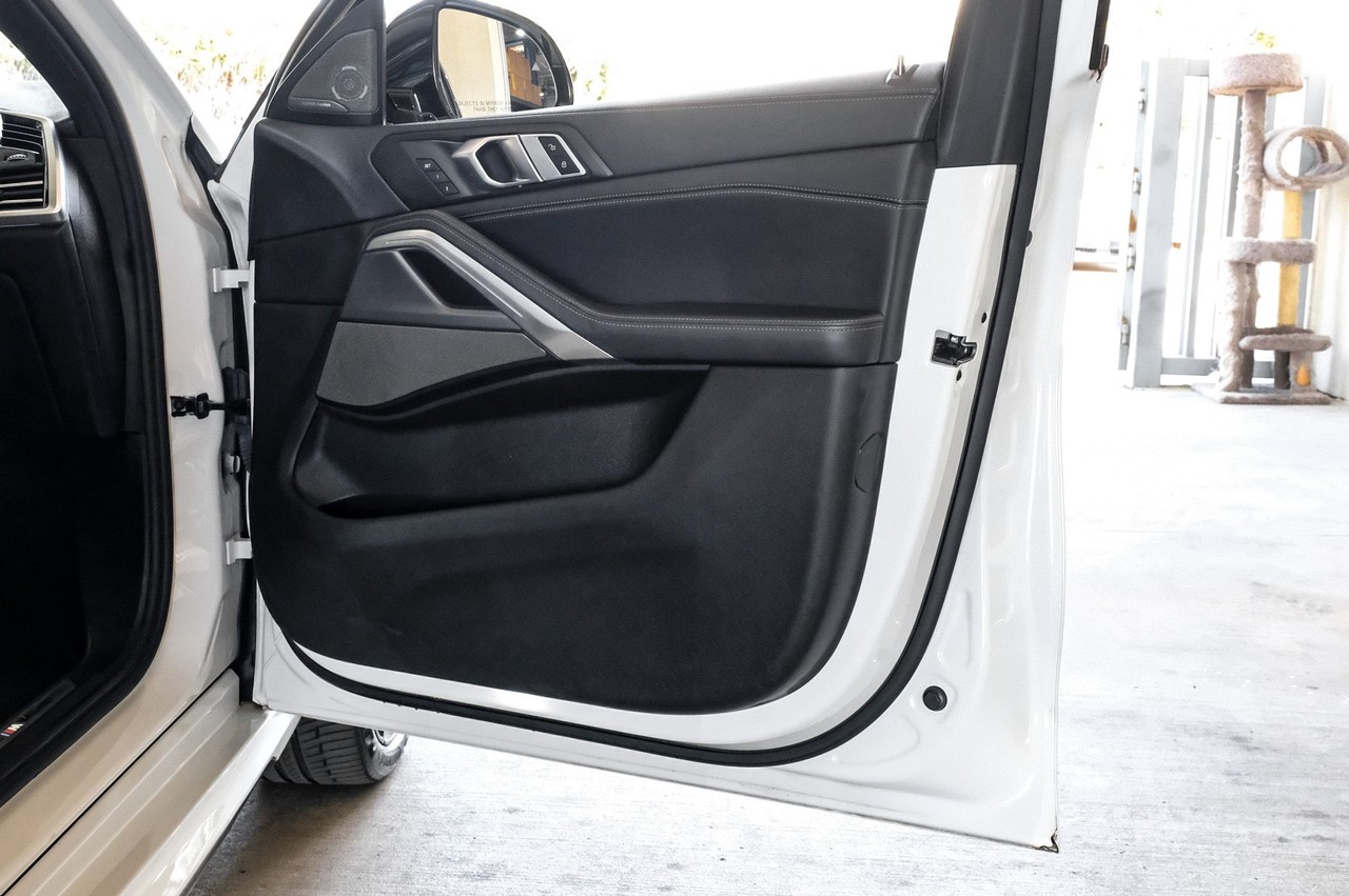 BMW X6 Vehicle Main Gallery Image 45