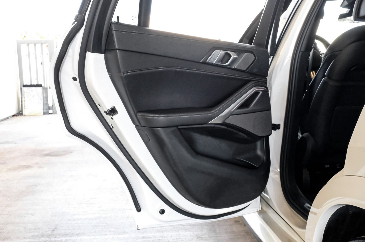 BMW X6 Vehicle Main Gallery Image 46