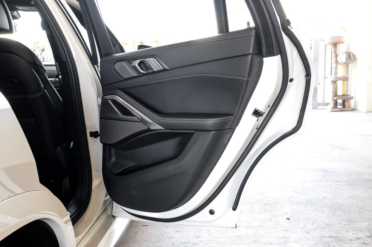 BMW X6 Vehicle Main Gallery Image 47