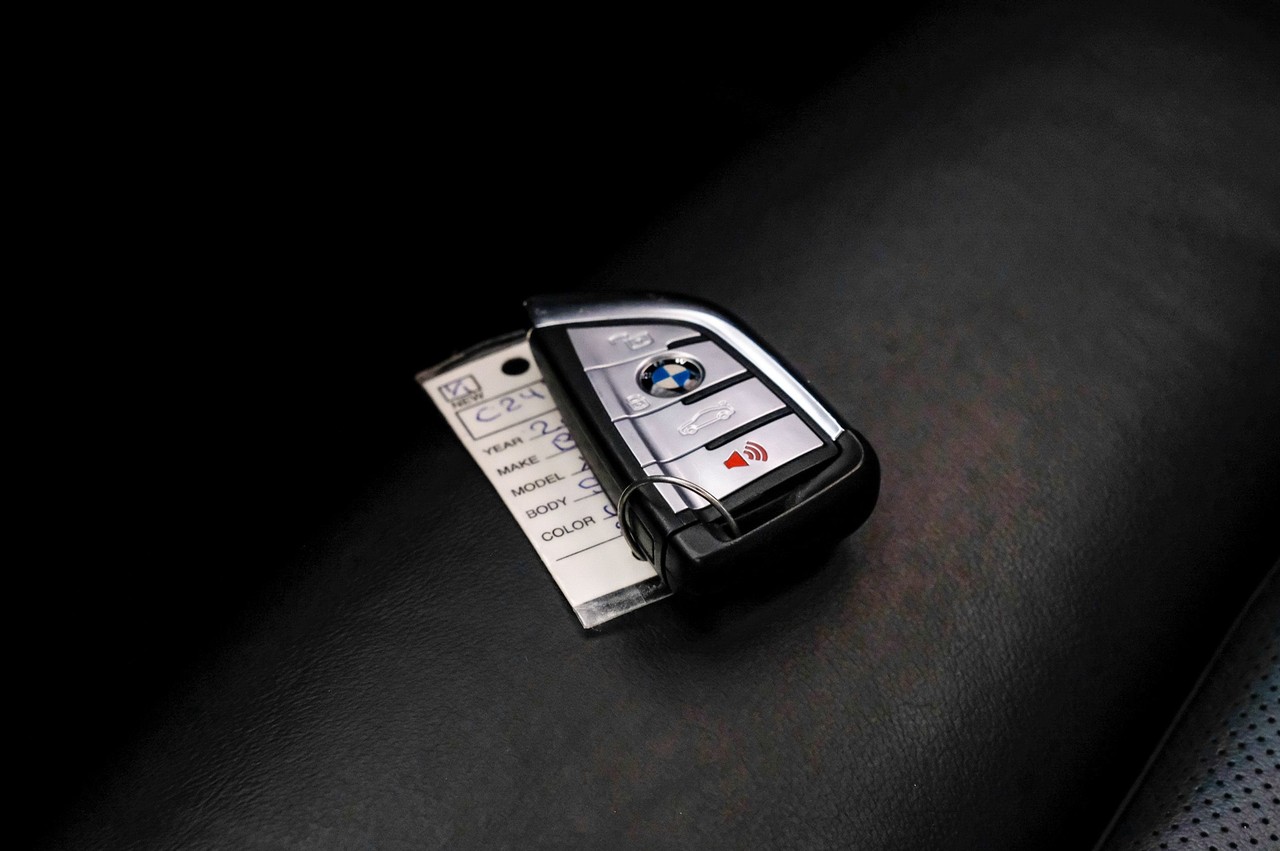 BMW X6 Vehicle Main Gallery Image 56