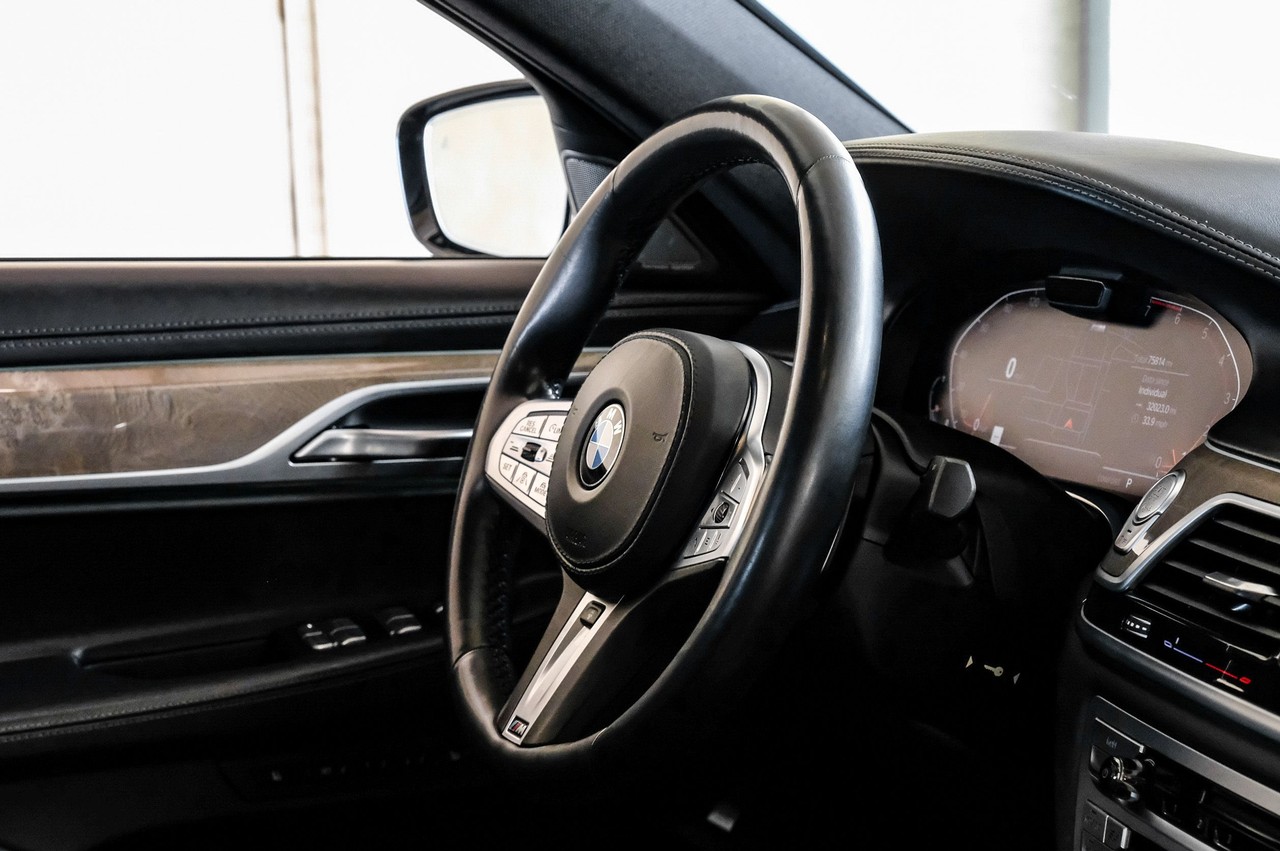 BMW 7 Series Vehicle Main Gallery Image 14