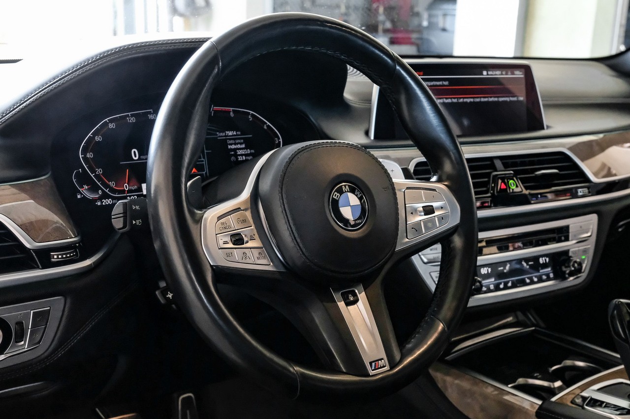 BMW 7 Series Vehicle Main Gallery Image 16