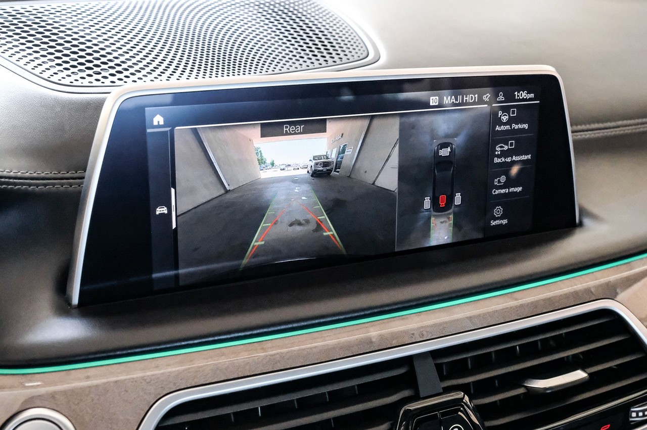 BMW 7 Series Vehicle Main Gallery Image 21