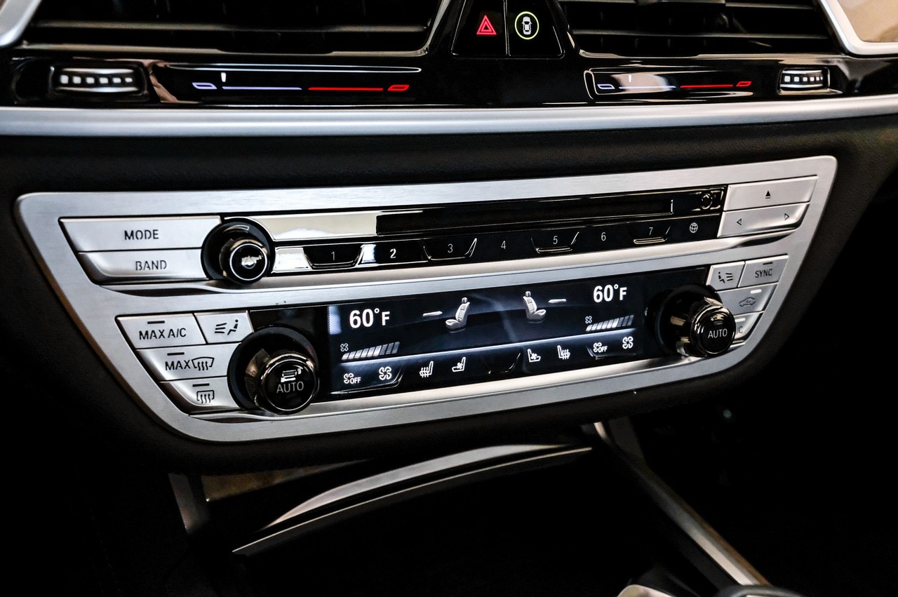 BMW 7 Series Vehicle Main Gallery Image 23