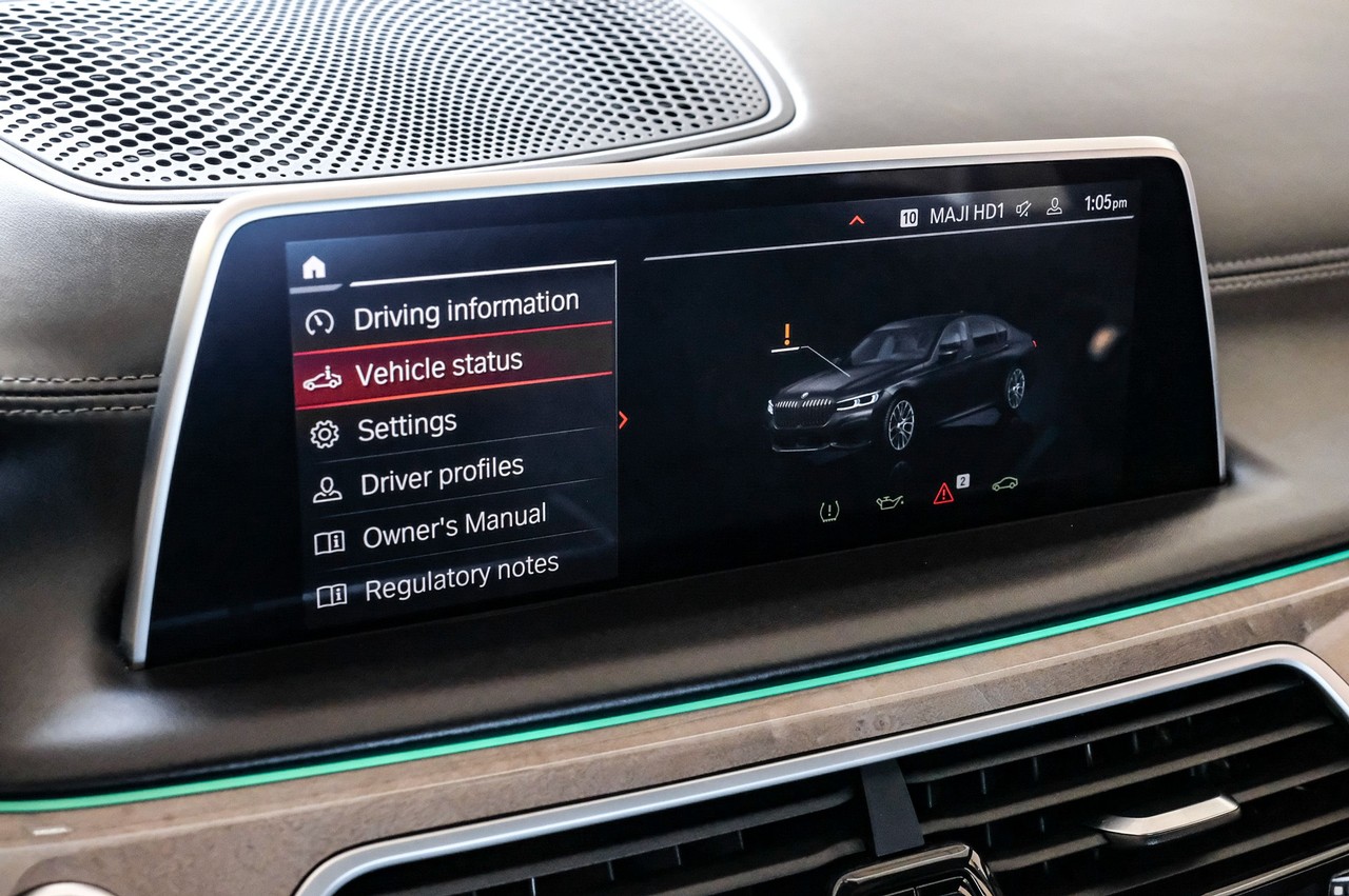 BMW 7 Series Vehicle Main Gallery Image 25