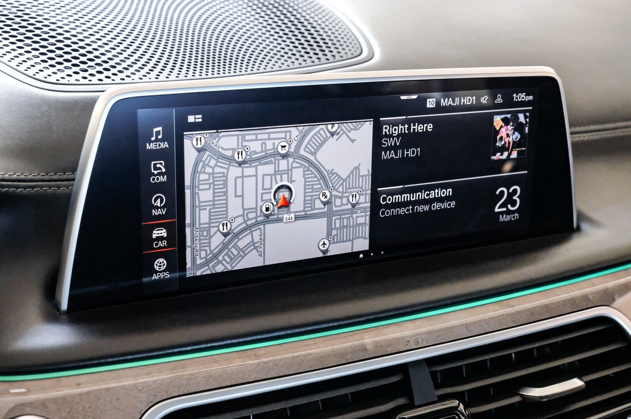 BMW 7 Series Vehicle Main Gallery Image 26