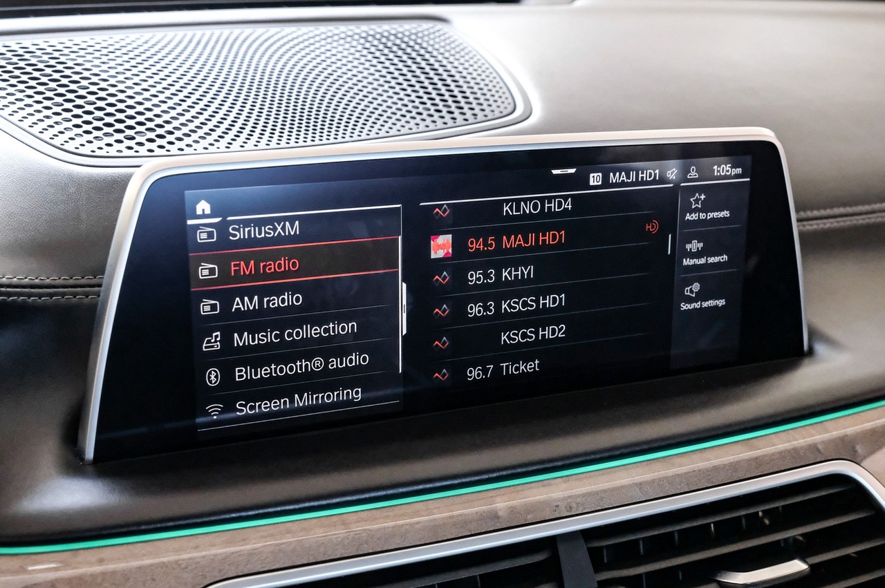 BMW 7 Series Vehicle Main Gallery Image 30