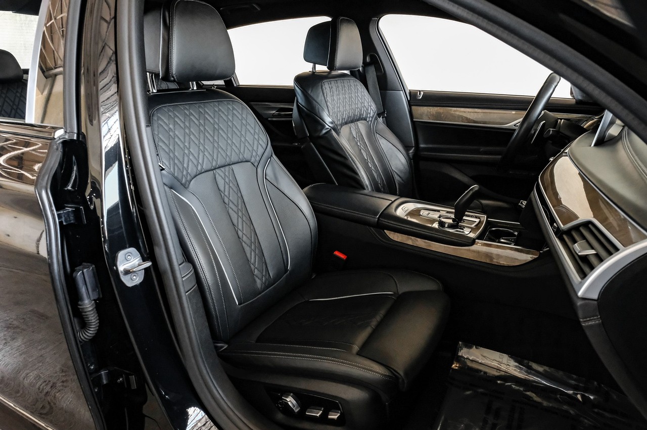 BMW 7 Series Vehicle Main Gallery Image 35