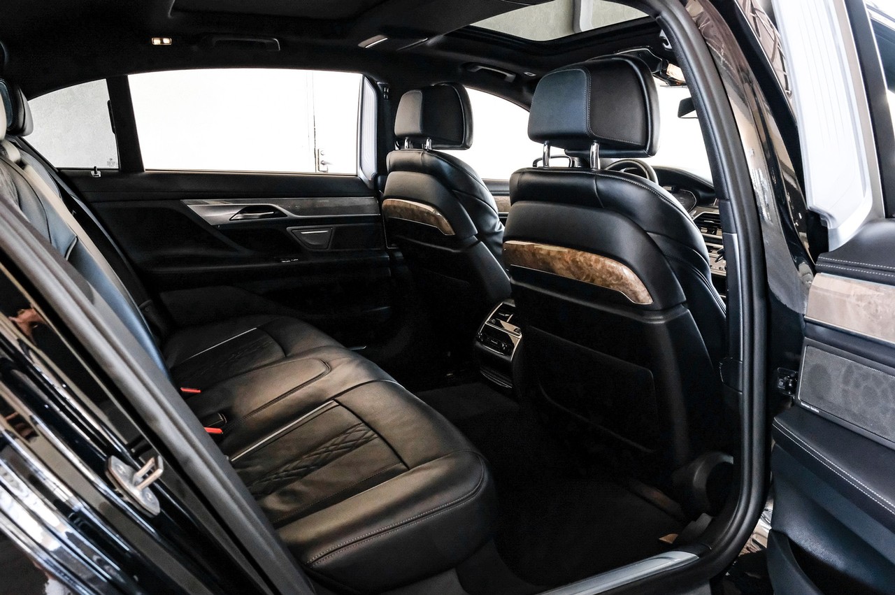 BMW 7 Series Vehicle Main Gallery Image 37