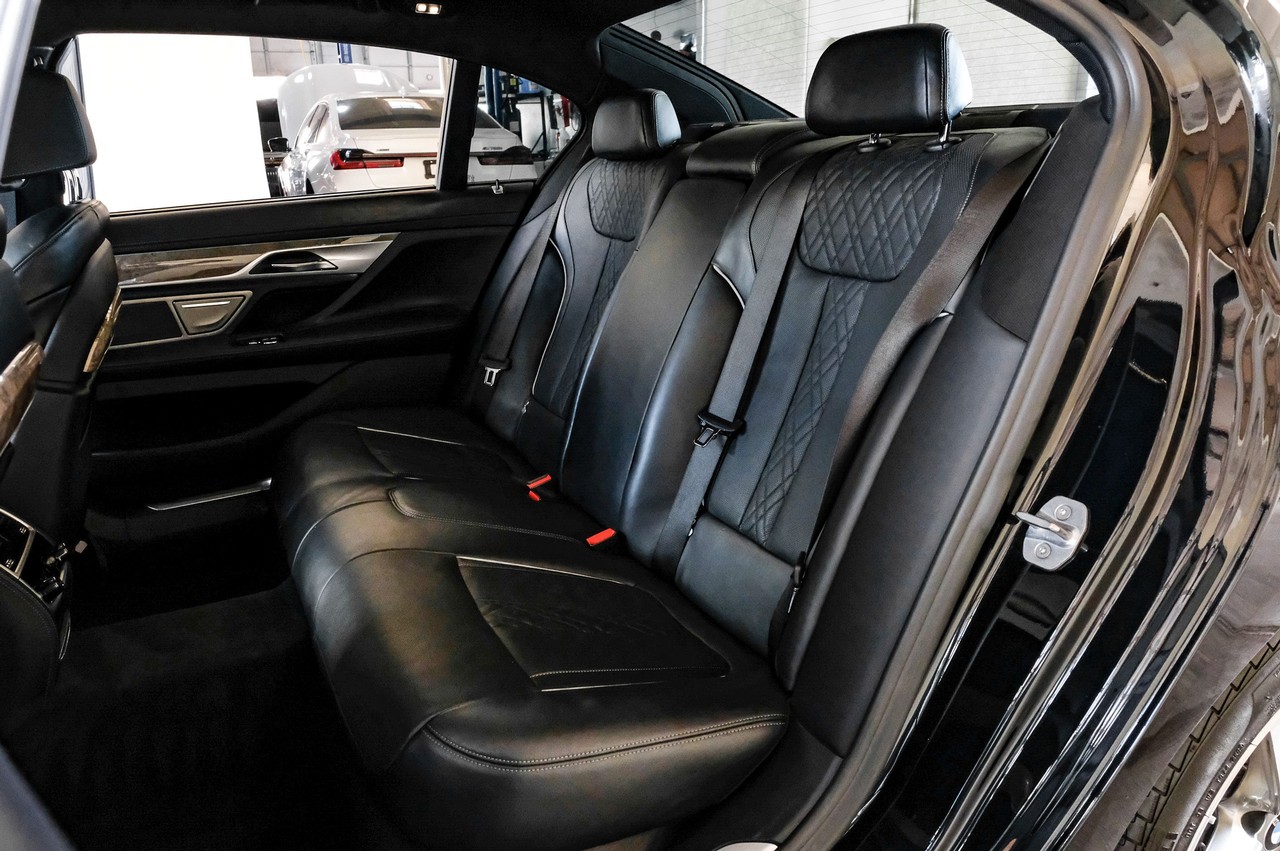 BMW 7 Series Vehicle Main Gallery Image 39